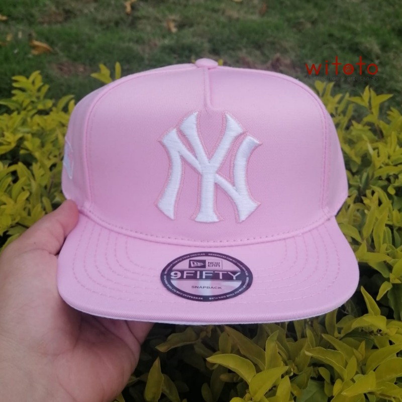 GORRA SNAPBACK NEW YORK YANKEES ROSADA